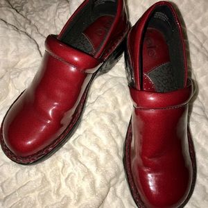 Red Bolo women’s clog shoes
